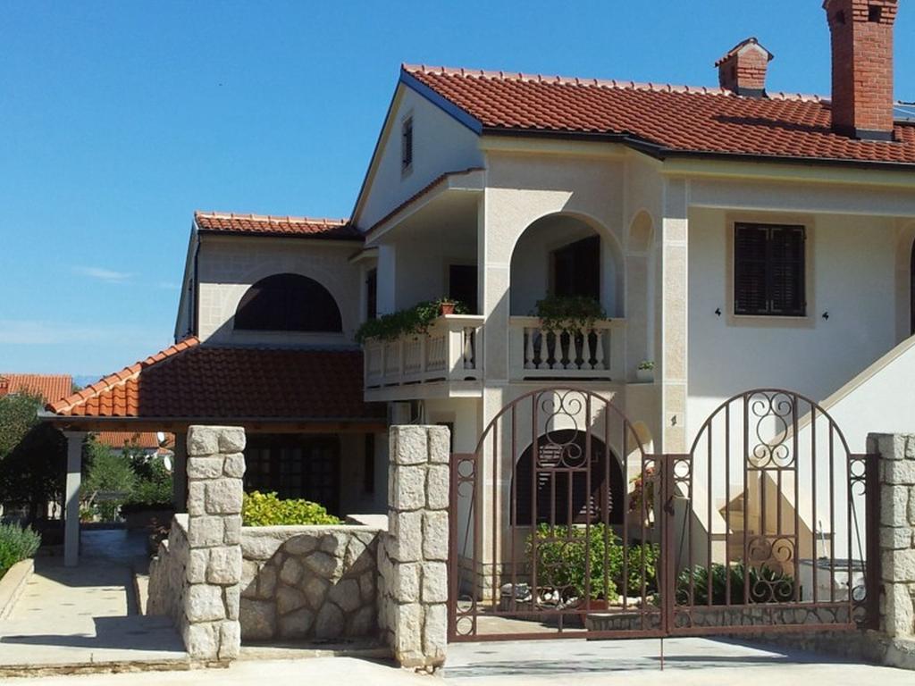 Apartments Franjo Мали-Лошинь Экстерьер фото